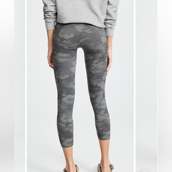 SPANX Look At Me Now Cropped Leggings - Picture 2 of 13